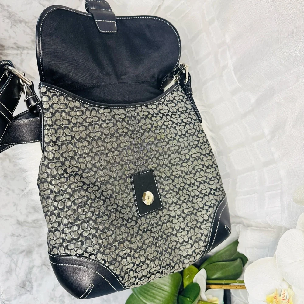 Coach Hobo Crossbody Bag in Signature Canvas - Picture 6 of 9